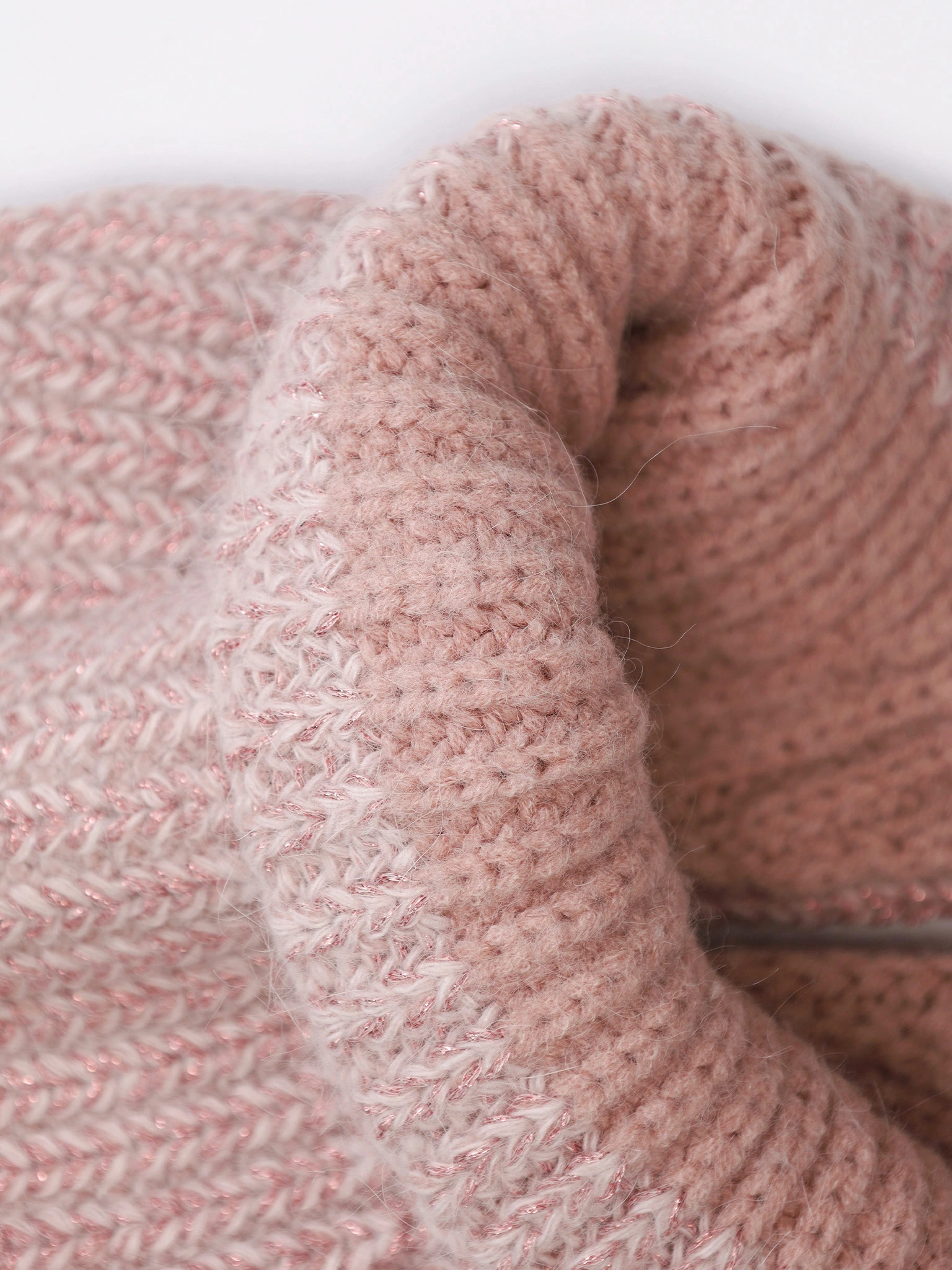 Шапка-капор из ангоры с нейлоном с меховыми помпонами с люрексом в ассортименте